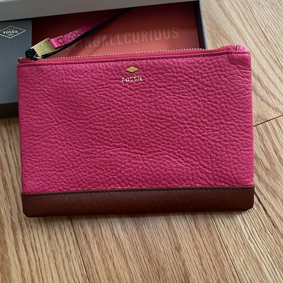 NIB! Fossil pomegranate Pink and Brown Leather wristlet. - Picture 2 of 10